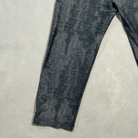 Under Armour Leggings Womens Medium Capri HeatGear Black Grey Yoga‎ Pilates - Picture 10 of 14